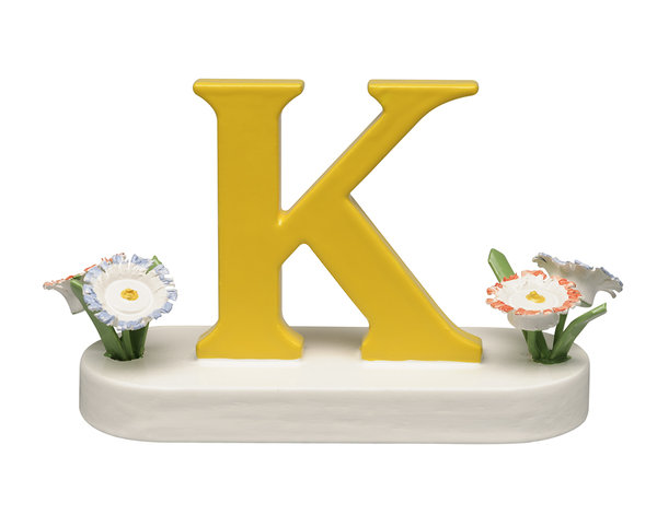 Buchstabe mit Blumen "K"